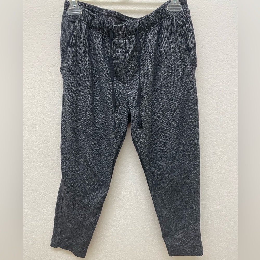 Lululemon Athletica Black Herringbone Capris